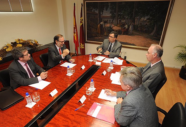 La Consejería de Universidades crea una Comisión de Apoyo para la nueva planta de lubricantes SKSol del Valle de Escombreras - 2, Foto 2