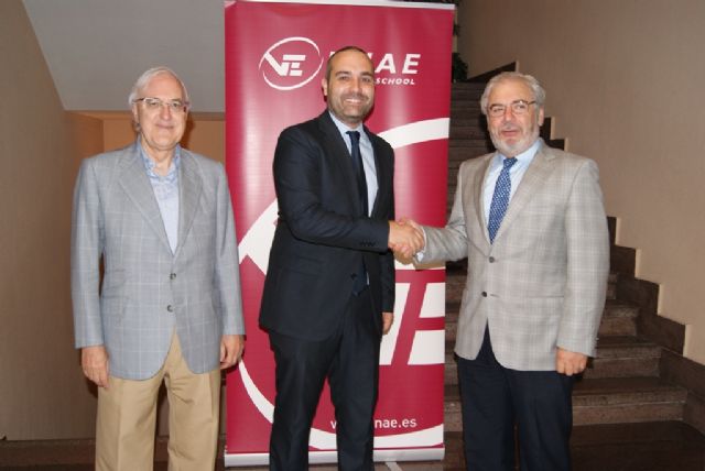 La Fundación Universidad Empresa y AJE pondrán en marcha iniciativas conjuntas - 1, Foto 1