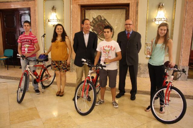 El Alcalde entrega premios a los escolares más expertos en educación vial - 2, Foto 2