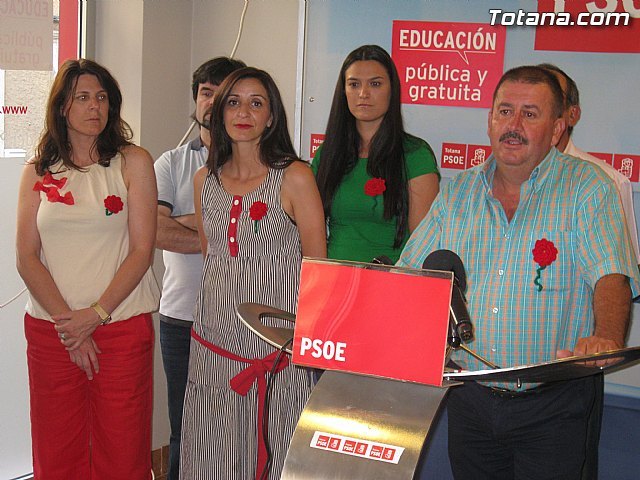 El nuevo Secretario General del PSOE de Totana, Andrés Garcia Cánovas, presentó a la nueva ejecutiva, Foto 2