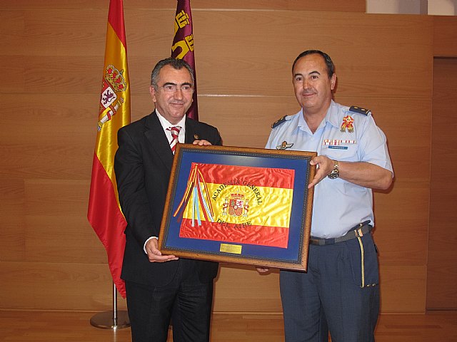 Campos elogia la alta preparación de los alumnos de la Academia General del Aire como garantes de los principios y valores constitucionales - 2, Foto 2