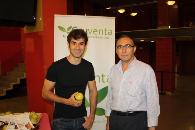 Las manzanas de GRUVENTA triunfan en la obra de teatro Agonía y Éxtasis de Steve Jobs - 1, Foto 1