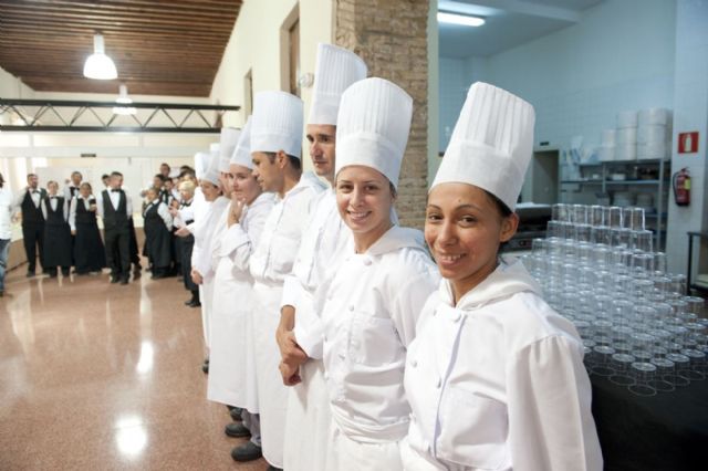 Los alumnos de los cursos de hostelería comienzan sus prácticas en empresas - 2, Foto 2