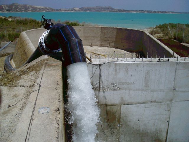 El retrobombeo de La Pedrera comienza a suministrar agua a los regantes - 2, Foto 2