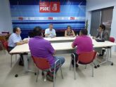 El PSOE apoya a los pequeños comerciantes, cuya situación peligra por la subida del IVA y la liberalización de horarios
