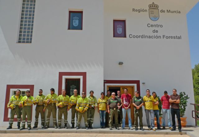 Minuto de silencio en los Centros de Defensa Forestal de la Región por los dos fallecidos en el ince ndio de Torremanzanas (Alicante) - 1, Foto 1