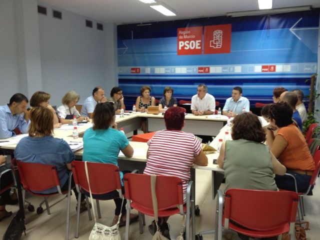 El PSOE exige que se devuelva la tarjeta sanitaria a los inmigrantes sin papeles - 1, Foto 1