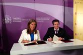 El Alcalde de Lorca firma un convenio con la Ministra de Servicios Sociales para potenciar con nuevos cursos la empleabilidad de las lorquinas