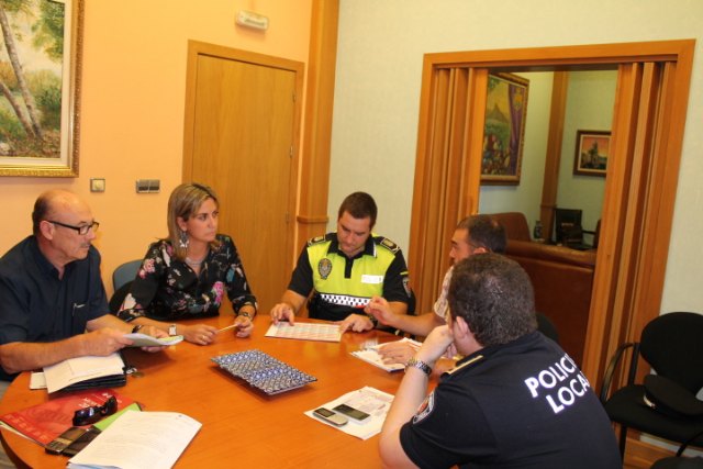 La Alcaldesa mejorará las condiciones laborales del cuerpo de la Policía Local mediante la firma de un convenio de colaboración - 1, Foto 1