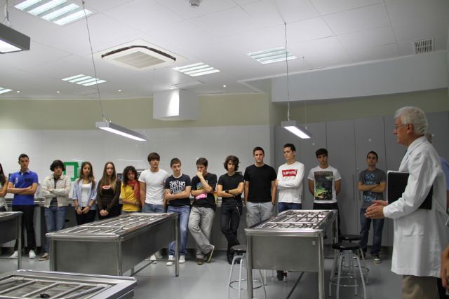 El decano de la Facultad de Ciencias de la Salud imparte la primera clase de Medicina de la UCAM - 1, Foto 1