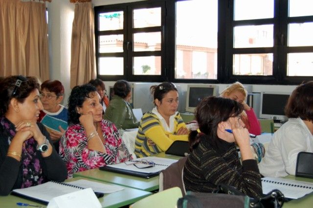 Un centenar de alguaceños se forman este curso 2012-2013 en la Educación para Adultos - 1, Foto 1