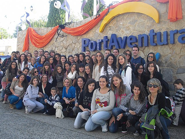 Juventud visita Port Aventura para celebrar Halloween - 1, Foto 1