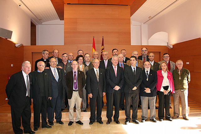 Valcárcel destaca la vocación, la responsabilidad y el entusiasmo por lo propio como los rasgos que han de definir al Cronista Oficial de la Región - 1, Foto 1