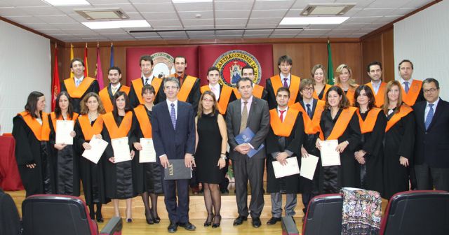 Acto de imposición de Becas y entrega de Diplomas Acreditativos a la IV Promoción del Master Oficial Universitario UCAM en Dirección de Empresas (MBA) - 1, Foto 1