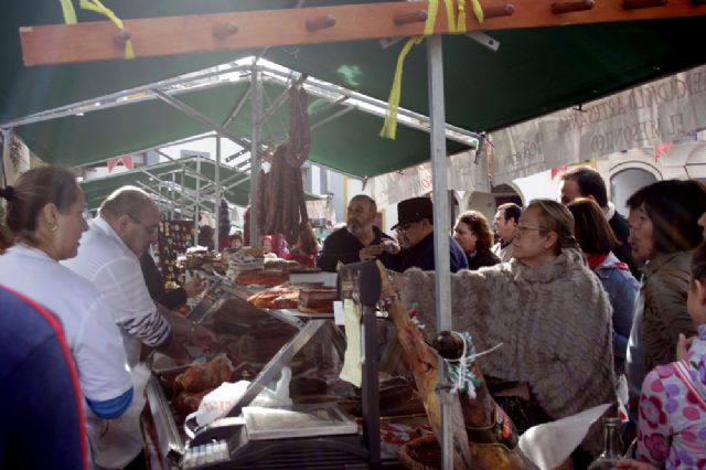 60 puestos y multitud de visitantes se congregan en el mercadillo artesanal 'Sabores del Otoño' - 3, Foto 3