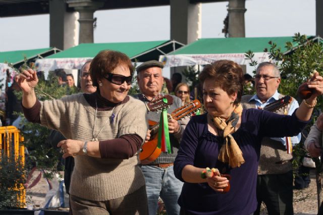 60 puestos y multitud de visitantes se congregan en el mercadillo artesanal 'Sabores del Otoño' - 5, Foto 5