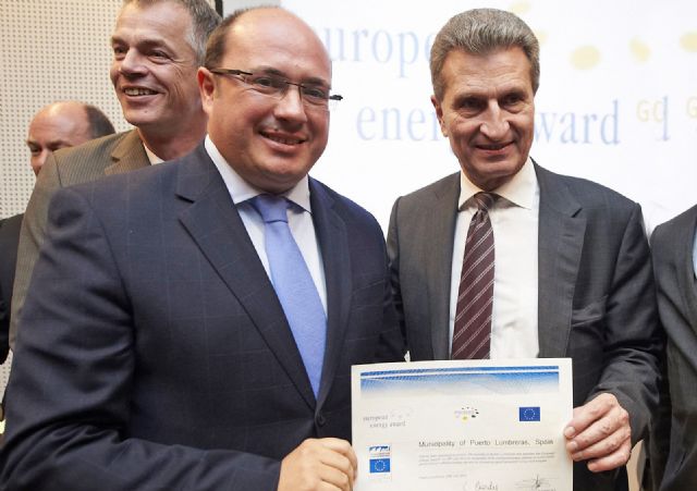 El Comisario de Energía de la UE entrega al Alcalde el Certificado de la European Energy Award (eea®) - 2, Foto 2