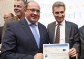 El Comisario de Energía de la UE entrega al Alcalde el Certificado de la European Energy Award (eea®)