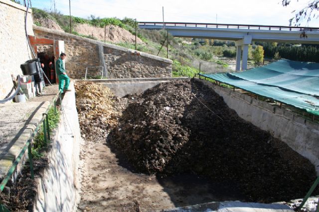 El servicio de Jardinería produce su propio abono natural - 1, Foto 1