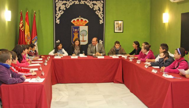 Más de 200 escolares de Puerto Lumbreras participan en los Plenos Infantiles para celebrar el Día de la Constitución - 1, Foto 1