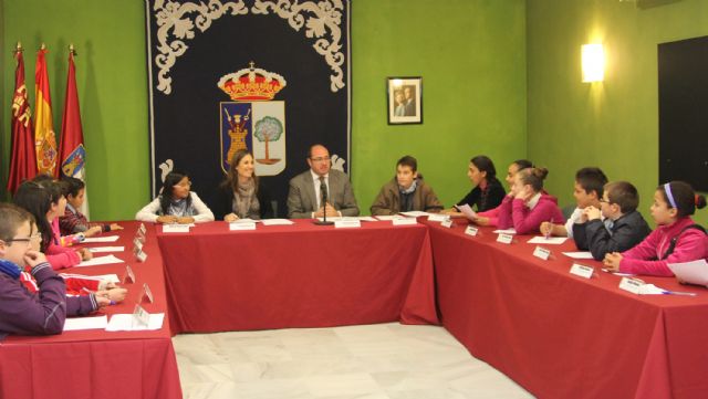 Más de 200 escolares de Puerto Lumbreras participan en los Plenos Infantiles para celebrar el Día de la Constitución - 2, Foto 2