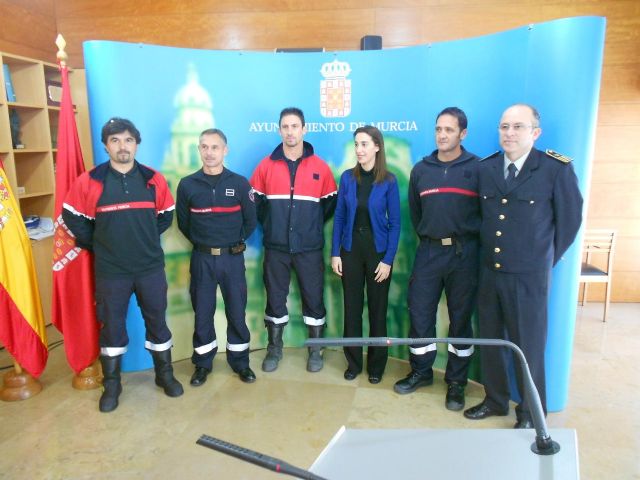 Los Bomberos enseñan el Parque de Espinardo a los niños a cambio de alimentos para los más desfavorecidos - 1, Foto 1