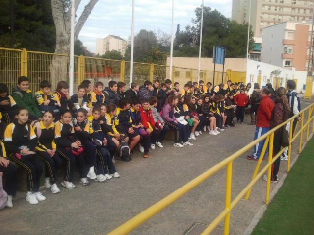 Atletismo para estudiantes en la Pista Municipal - 2, Foto 2