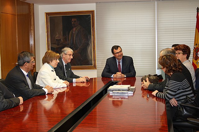 Reunión del consejero de Universidades, Empresa e Investigación y la Junta de Hermandades de Semana Santa de Jumilla - 2, Foto 2