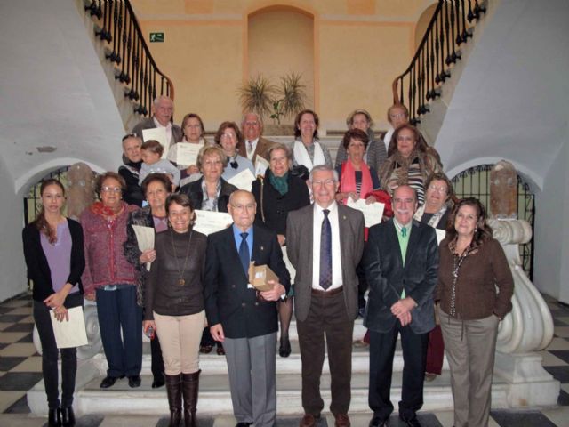 Entrega de diplomas del taller Descubre tu Ciudad y sus Costumbres - 1, Foto 1