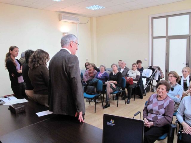 Entrega de diplomas del taller Descubre tu Ciudad y sus Costumbres - 2, Foto 2