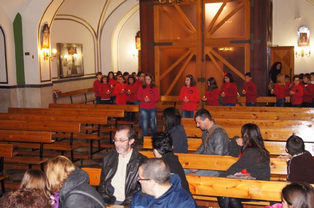 El Coro Escolar del CEIP Santa Eulalia celebró un concierto de Navidad en la parroquia de Las Tres Avemarías - 3, Foto 3