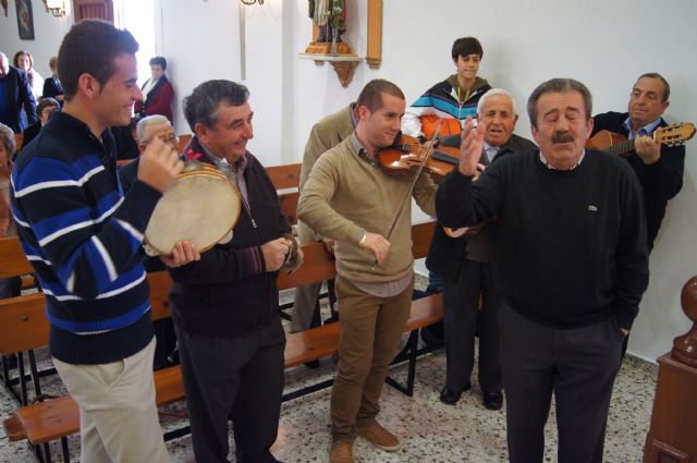 Autoridades municipales asisten al Raiguero Alto donde se ha celebrado el tradicional Canto de Ánimas de la mano de la cuadrilla de la pedanía - 1, Foto 1