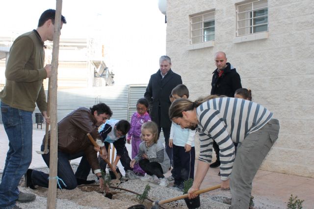 El CEIP Miguel Delibes contará un jardín botánico de plantas autóctonas - 1, Foto 1