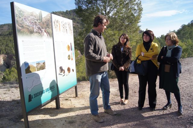 La eurodiputada murciana Cristina Gutiérrez-Cortines visita el yacimiento argárico de La Bastida, Foto 1