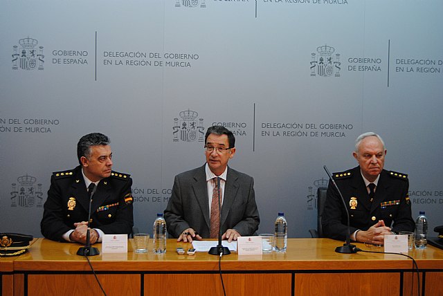 El delegado del Gobierno destaca la mejora que representa en la atención al ciudadano el nuevo plan de reorganización de Policía Nacional en Murcia - 1, Foto 1