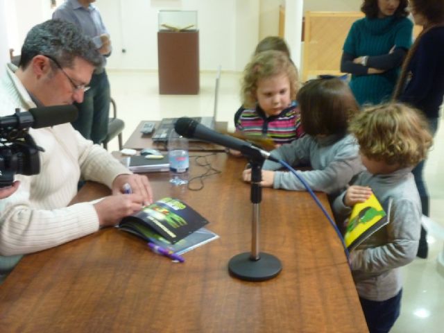 Presentado el libro Tu primer libro del Sistema Solar con Cosmicosaurio - 1, Foto 1