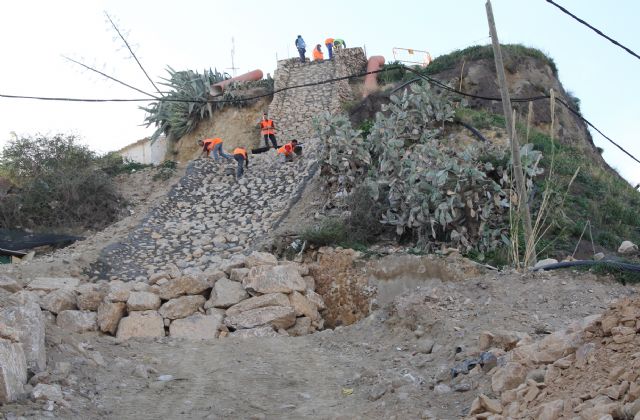 En marcha las obras de construcción de escolleras para la evacuación de pluviales en el entorno del Castillo de Nogalte - 1, Foto 1