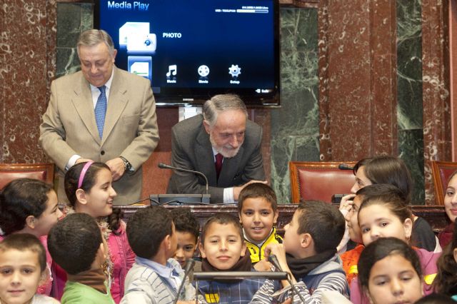 Los pequeños diputados por un día se comprometen a ayudar a todo el mundo y a dar una segunda oportunidad a los demás - 1, Foto 1