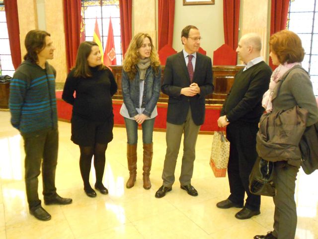 El Alcalde ofrece una recepción a profesores y alumnos del CEIP Maestro Laborda y de centros de Francia, Rumanía, Portugal, Italia, Turquía y Bélgica, que participan en un proyecto Comenius sobre medio ambiente - 4, Foto 4