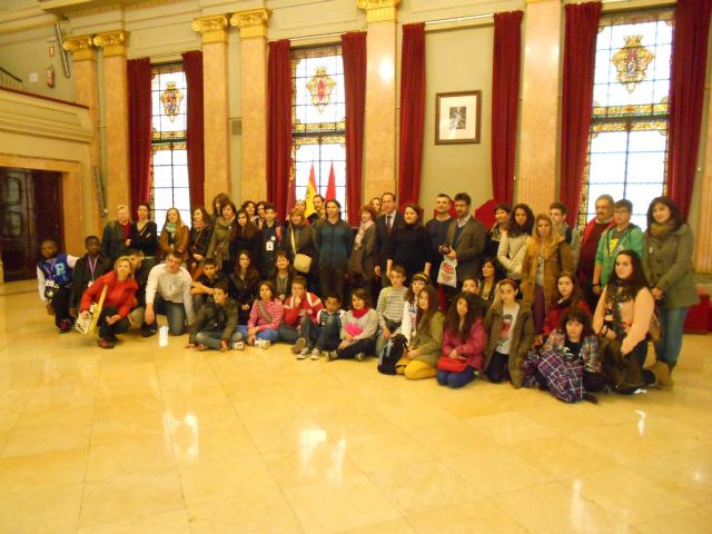 El Alcalde ofrece una recepción a profesores y alumnos del CEIP Maestro Laborda y de centros de Francia, Rumanía, Portugal, Italia, Turquía y Bélgica, que participan en un proyecto Comenius sobre medio ambiente - 5, Foto 5