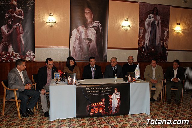 Autoridades municipales asistieron a la presentación de la obra Hermandad de Santa María Cleofé y Coronación de Espinas - 1, Foto 1