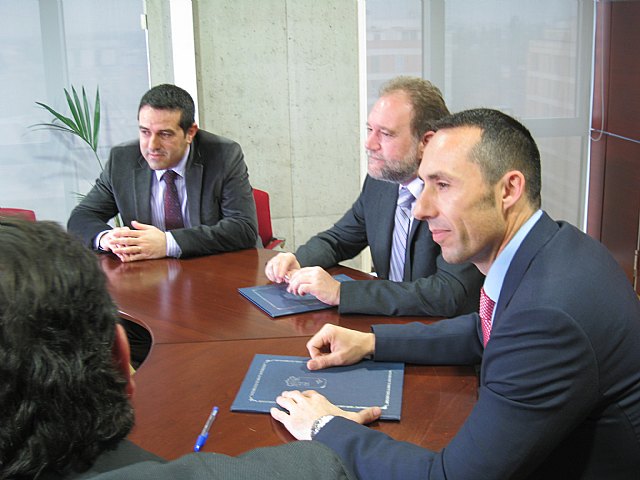 Educación firma un convenio con la empresa Neoris para facilitar a los centros educativos  las aplicaciones de Google - 2, Foto 2