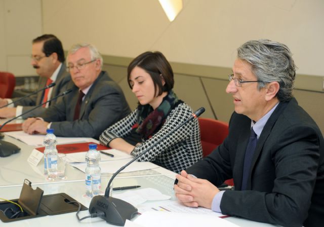 La Universidad de Murcia firma un convenio para ampliar la colaboración con el Colegio Oficial de Trabajo Social - 1, Foto 1