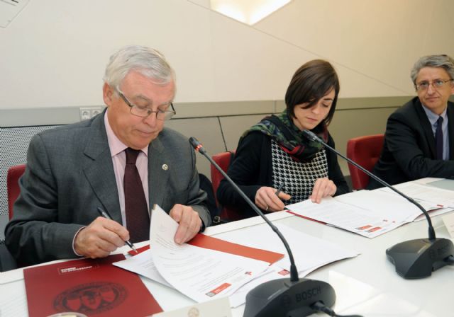 La Universidad de Murcia firma un convenio para ampliar la colaboración con el Colegio Oficial de Trabajo Social - 2, Foto 2