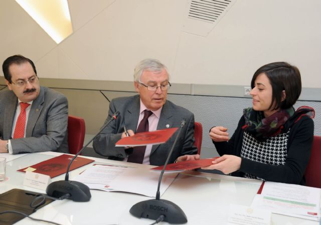 La Universidad de Murcia firma un convenio para ampliar la colaboración con el Colegio Oficial de Trabajo Social - 3, Foto 3