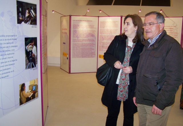 El Auditorio de Águilas acoge dos exposiciones relacionadas con la Mujer - 2, Foto 2