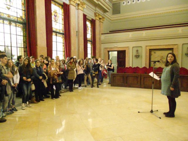 María Dolores Sánchez recibe a alumnos y profesores del IES Juan Carlos I - 1, Foto 1