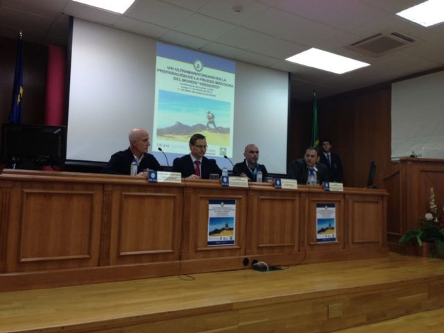 Andrés Lledó presenta su proyecto 4Deserts en la UCAM - 1, Foto 1