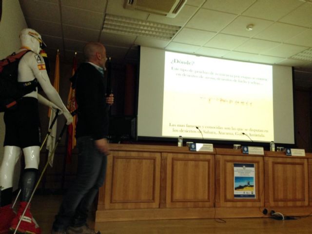 Andrés Lledó presenta su proyecto 4Deserts en la UCAM - 2, Foto 2