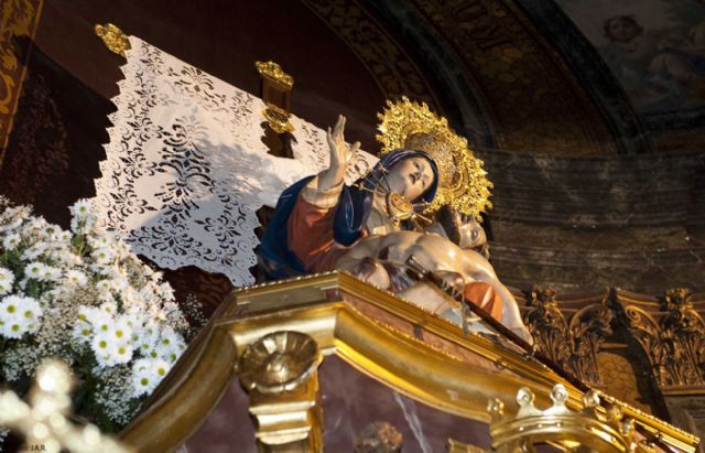 La Virgen de la Caridad vuelve a lucir sus mejores galas durante la novena - 3, Foto 3